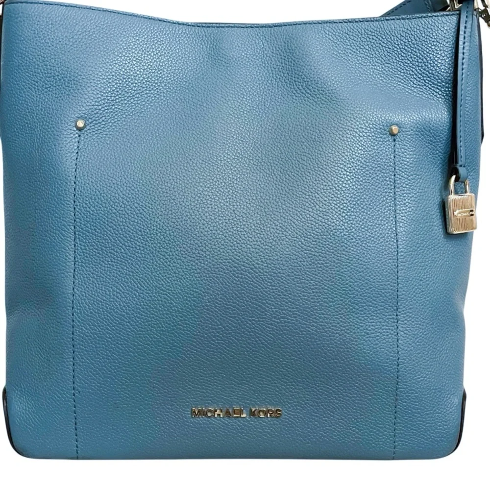 Michael Kors Hayes Bucket Bag